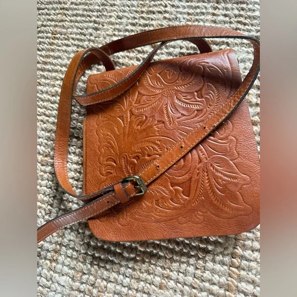 Patricia Nash Granada Brown Leather Crossbody Bag. - Picture 8 of 12